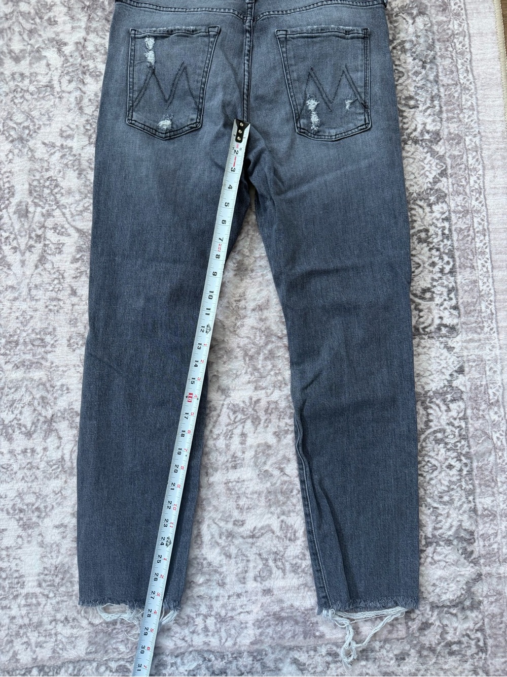 MOTHER The Scrapper Cuff Ankle Fray Gray Wash Women’s 29 Unstitched In The Dark - Picture 7 of 9